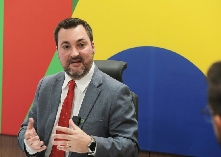 Leia mais sobre o artigo Brasil está pronto para exportar mais alimentos em meio à guerra comercial, diz secretário do MAPA