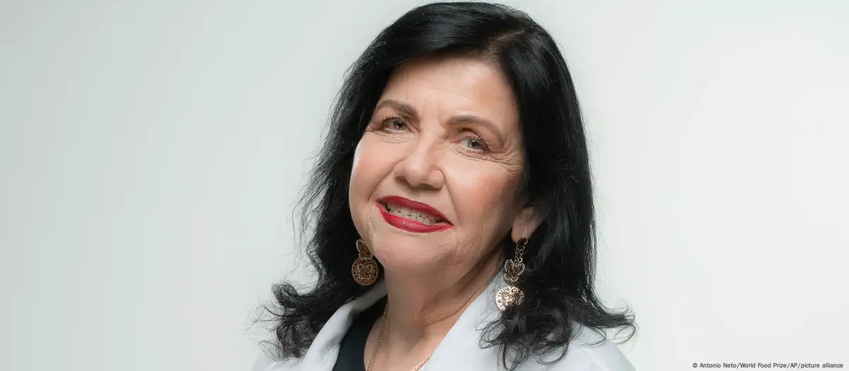 Leia mais sobre o artigo Mariangela Hungria, cientista da Embrapa, conquista o Prêmio Mundial da Alimentação com pesquisa em agricultura sustentável