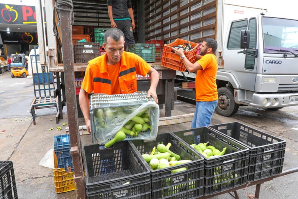 Banco de Alimentos Descarga de caminhão