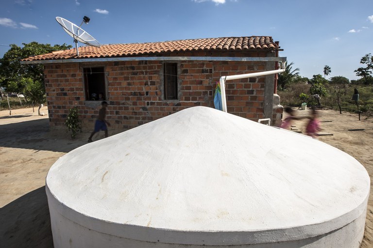 Leia mais sobre o artigo Cada Cisterna, uma Esperança: livro narra 20 anos de um Brasil que colhe água e futuro