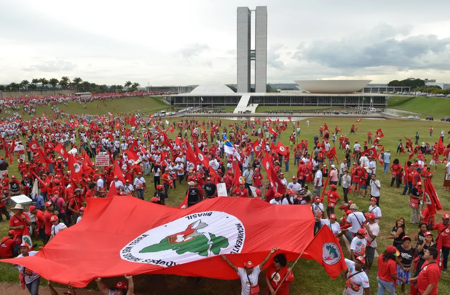 Manifestação do MST pela Reforma Agrária diante do Congresso Nacional do Brasil