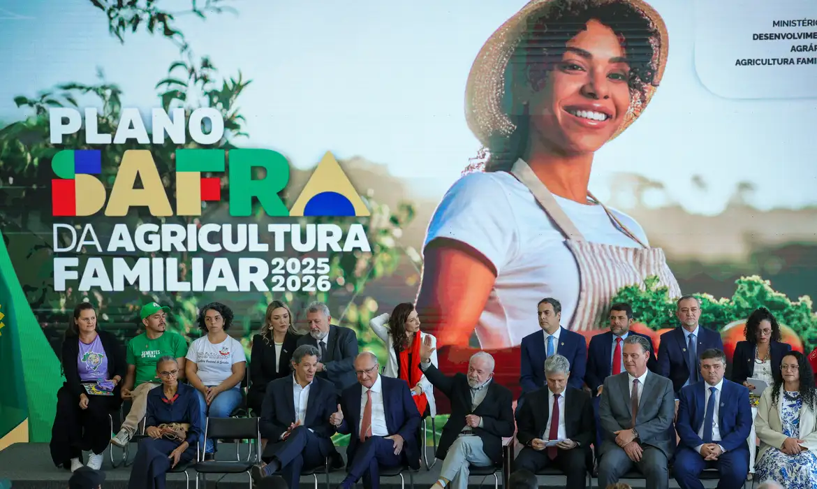Leia mais sobre o artigo Governo Lula lança Plano Safra 2025/2026 com R$ 89 bilhões para agricultura familiar e aposta em transição agroecológica