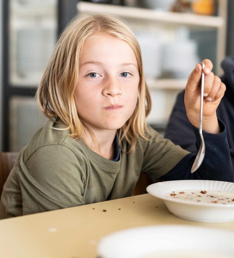 Leia mais sobre o artigo Guia de Copenhague mostra como unir alimentação escolar, ciência e clima