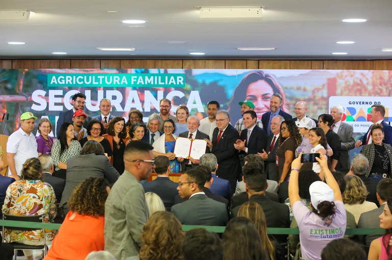 Leia mais sobre o artigo Lula sanciona pacotes de leis para elevar segurança alimentar e fortalecer agricultura familiar