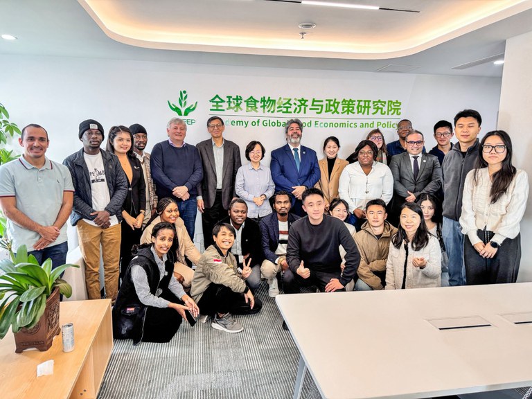 Sergio Schneider CAU China com alunos