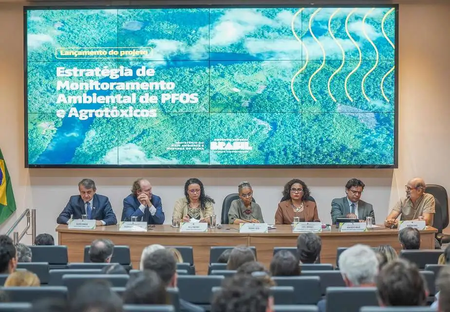 The Minister for the Environment and Climate Change, Marina Silva, in 2025 started a project for envrionmental monitoring and the use of pesticides. © Rogério Cassimiro/MMA via Flickr