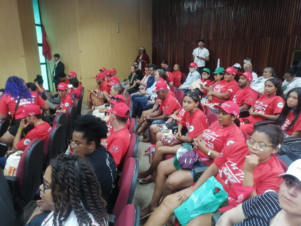 Representantes do Movimento dos Pequenos Agricultores