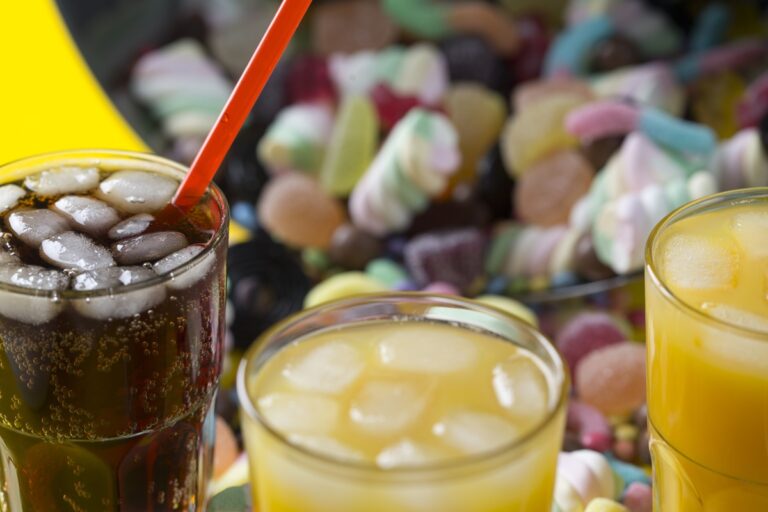 Leia mais sobre o artigo Bebidas mais baratas impulsionam o aumento de doenças não transmissíveis e de lesões