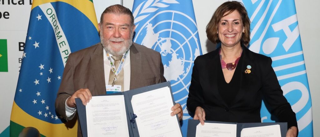 Embaixador Ruy Pereira, Diretor da ABC, e Beth Bechdol, Diretora-Geral Adjunta da FAO ©FAO Max Valencia