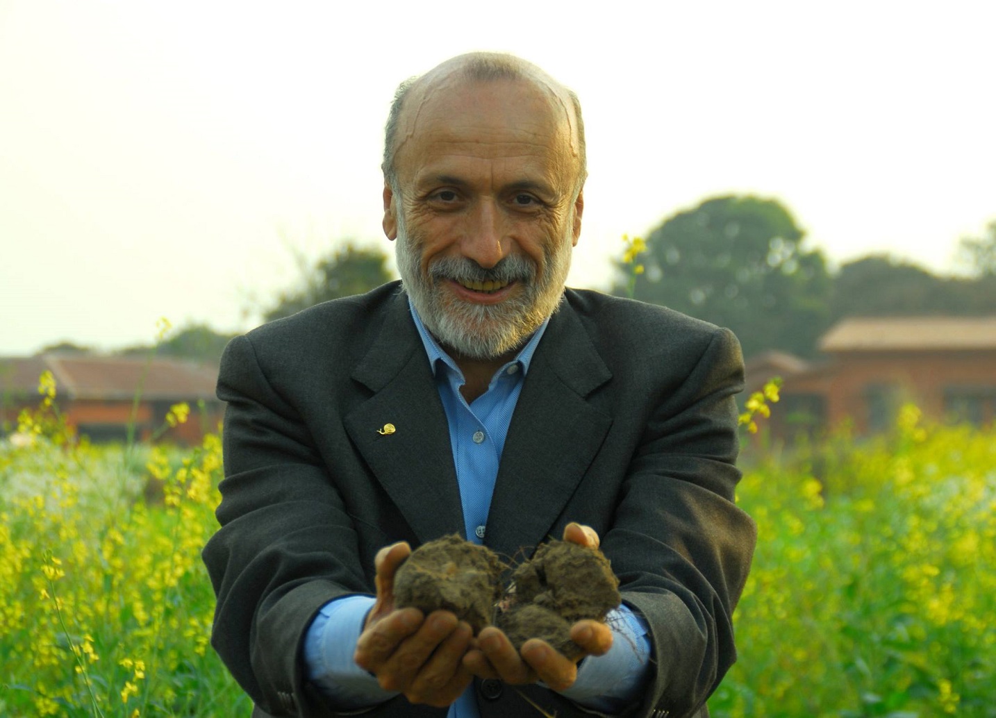 Leia mais sobre o artigo Carlo Petrini: o homem que ajudou a transformar a alimentação em um tema de dignidade, cultura e justiça