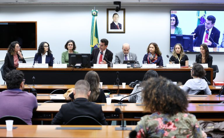 Leia mais sobre o artigo Especialistas defendem na Câmara imposto seletivo para alimentos que contribuem para obesidade