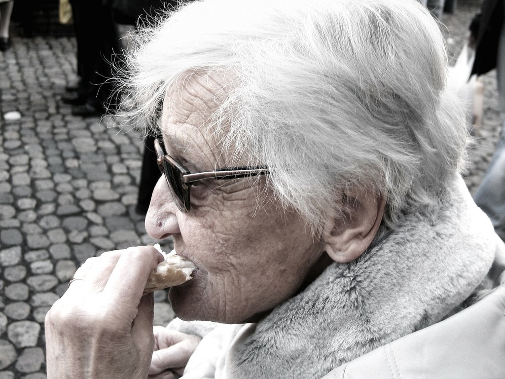 Os idosos americanos que consumiam mais alimentos ultraprocessados ​​tinham 58% mais chances de desenvolver demência