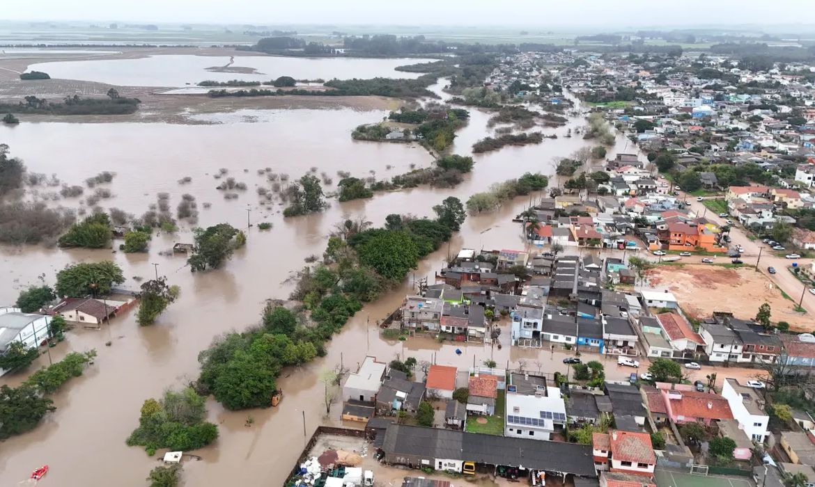 Leia mais sobre o artigo Governo anuncia plano de R$ 1,3 bilhão para enfrentar os efeitos do El Niño