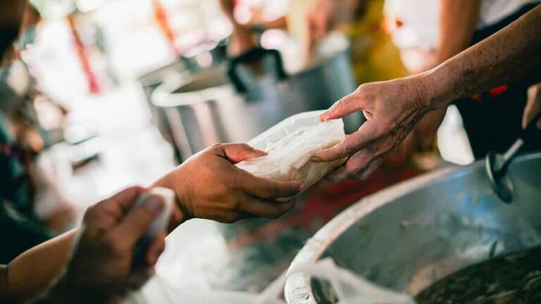 Leia mais sobre o artigo El hambre en América Latina sigue disminuyendo: ahora hay que hacer asequibles las dietas saludables